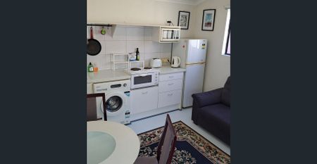 Fully Furnished granny flat - Photo 3