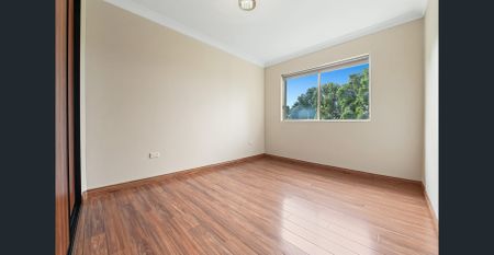 Spacious Family Home in a Quiet, Convenient Location - Photo 4