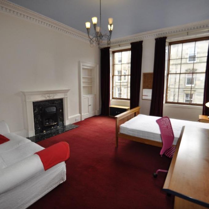 4 bedroom flat to rent - Photo 1