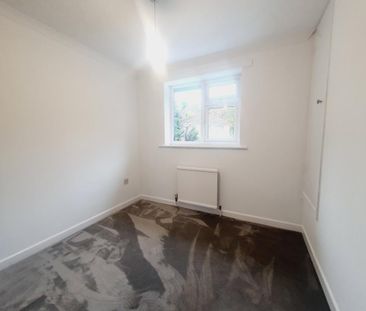 2 bedroom end of terrace house to rent - Photo 3