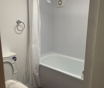 Studio Flat, Burdiehouse Rd, EH17 - Photo 1