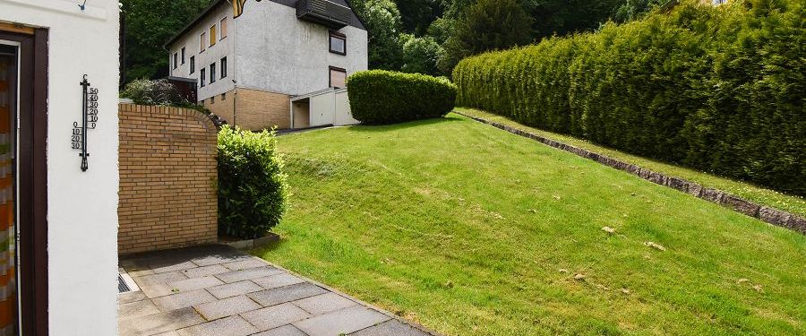 Sonnige 2-Zimmer-Wohnung mit Terrasse und schönem Blick ins Grüne! - Photo 1