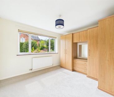 4 bedroom link detached house to rent - Photo 5
