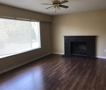 5 Bedroom Home next to Fishtrap Creek! - Photo 2