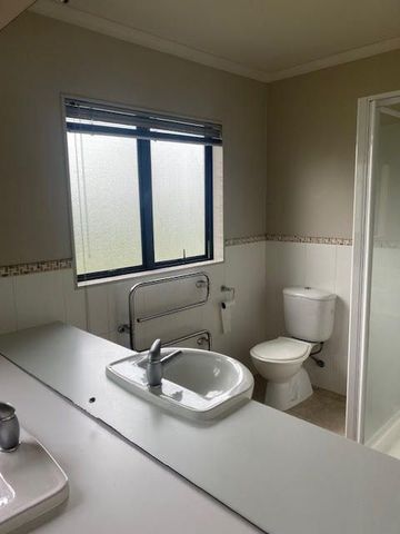 Spacious and Immaculate 4 Bedrooms Family Home - Photo 2