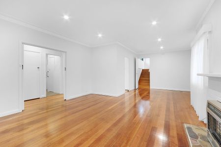 44 Grenville Road, Hampton. - Photo 3