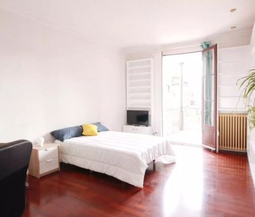 Room in a shared 5-bedroom apartment for rent in la Dreta de l'Eixample, all bills included - Photo 5