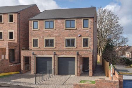 4 bedroom townhouse to rent - Photo 3