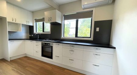 Lovely two bedroom unit - Photo 2