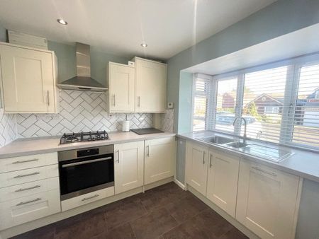 Bolyfant Crescent, Leamington Spa, CV31 - Photo 2