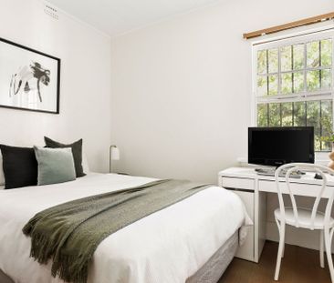 Three Bedroom Terrace in Amazing Location - Photo 4