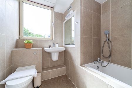 2 Bed Flat, Cape Yard, E1W - Photo 3