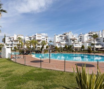 Apartment in San Pedro de Alcántara, Costa del Sol - Photo 3