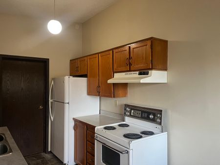 In Suite Laundry! 2 Bedroom 6-Plex in Highland Green!! - Photo 3
