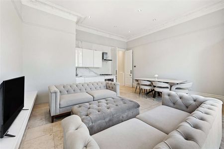 A wonderful one bedroom apartment situated on the first floor with high ceilings. - Photo 4