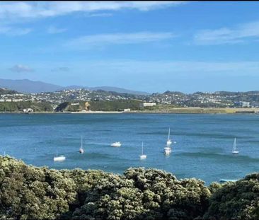 Sea views, flat lawn, close to shops & beach - Photo 3