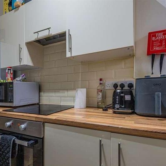 East Grove, Roath, Cardiff, CF24 - Photo 1