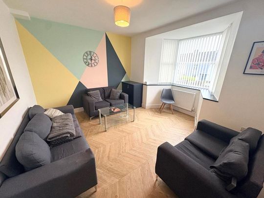 6 bedroom terraced house to rent - Photo 1