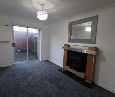 4 bedroom semi-detached house to rent - Photo 2