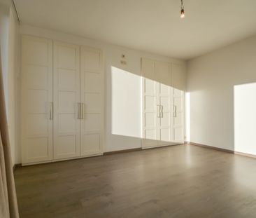 Gerenoveerde rijwoning met drie slaapkamers gelegen in hartje Izegem - Photo 4