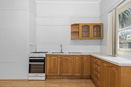 Well-presented 4-bedroom home in a prime location - Photo 5