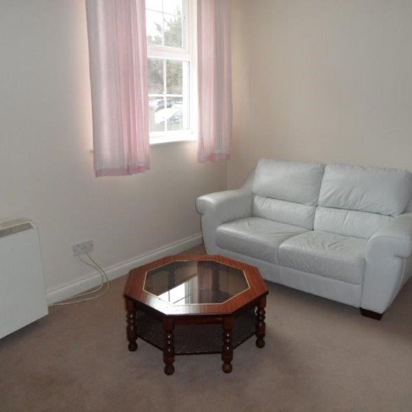 1 Bed Flat, Peak Place, LU1 - Photo 1
