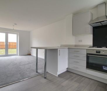 2 bedroom semi-detached house to rent - Photo 5