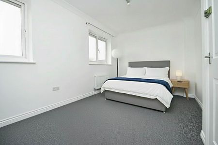 4 bedroom townhouse to rent - Photo 2