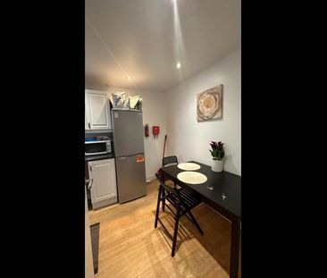 Room in a Shared Flat, Fellows Court, E2 - Photo 6