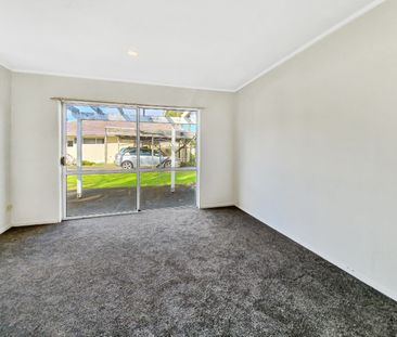 Water included! 2 Bedroom/1 Study Flat in Takapuna - Photo 3