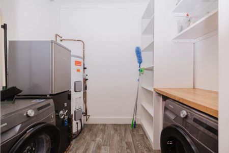 5 bedroom flat to rent - Photo 4