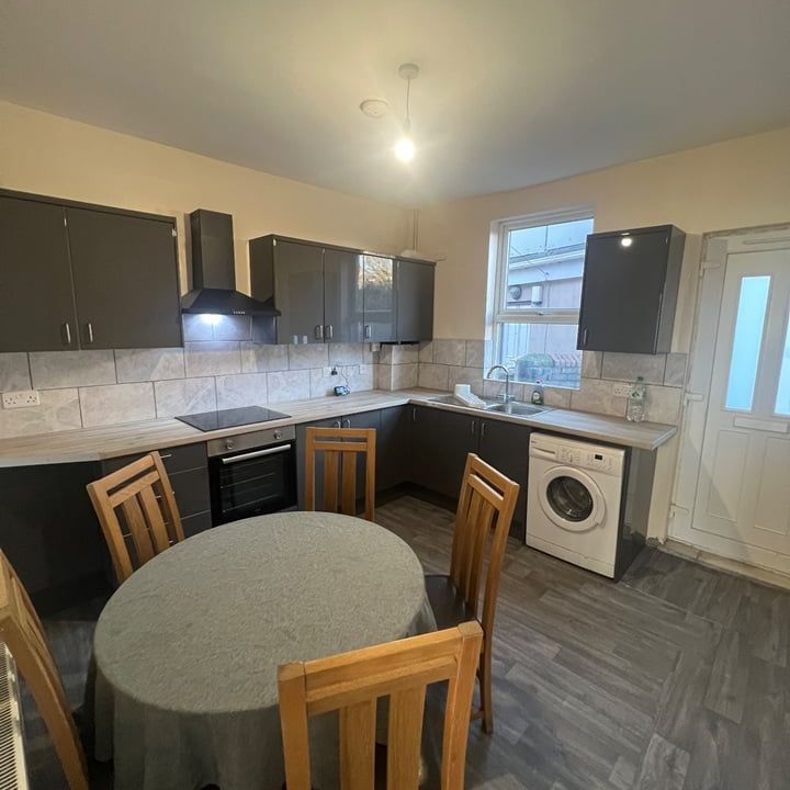 5 Bed Terraced House, Chippinghouse Road, S8 - Photo 1