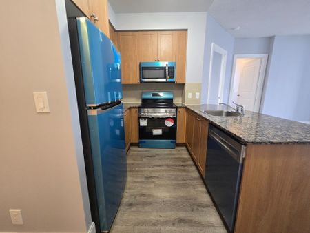 For Lease - 330 BURNHAMTHORPE Road Unit# 2402, Mississauga, Ontario - Photo 3