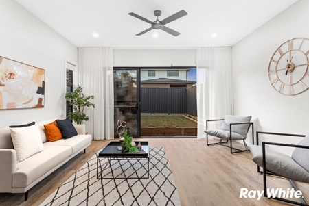 LUXURIOUS Five Bedroom Duplex Facing the Upcoming Park - Close to Tallawong Metro Station! - Photo 4