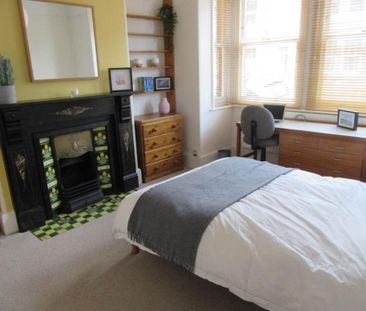 4 bedroom terraced house to rent - Photo 2