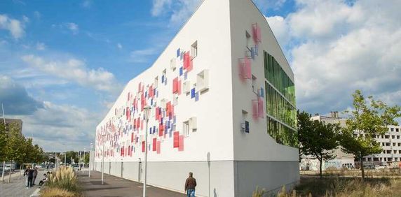 sedan proche commerce, piscine, lycée - Photo 2