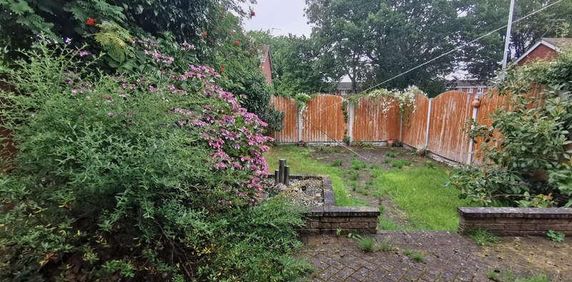 The Greens, Edge Hill Drive, Perton, Wolverhampton, West Midlands, WV6 - Photo 2