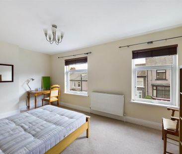 3 bedroom private hall to rent - Photo 3