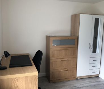 2 bedroom flat to rent - Photo 4