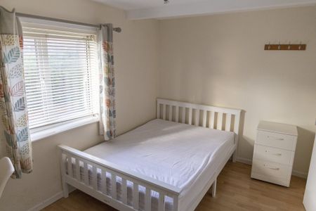 4 bed house to rent in The Cross, Wivenhoe - Photo 2