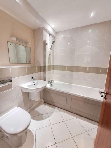 Abbey End, Kenilworth, CV8 - Photo 4