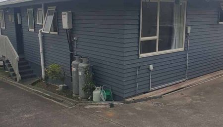 Charming 4BR Family Haven - Rent Negotiable - Photo 4