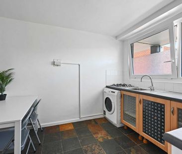 3 bedroom flat to rent - Photo 4