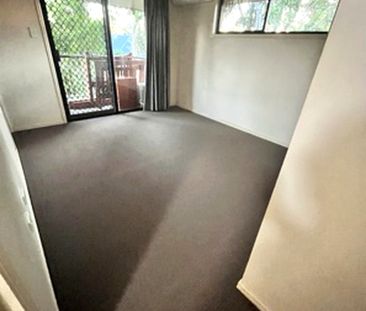 Fully Furnished 3-Bedroom Townhouse with New Carpet in Sunnybank Mead - Photo 2