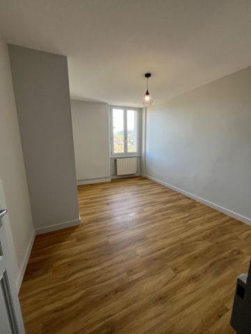 Location Appartement 3 pièces 59m² ST DENIS DE CABANNE 42750 - Photo 3