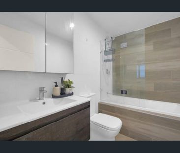 Beautiful 2 Bedroom Apartment - Great Location! - Photo 6