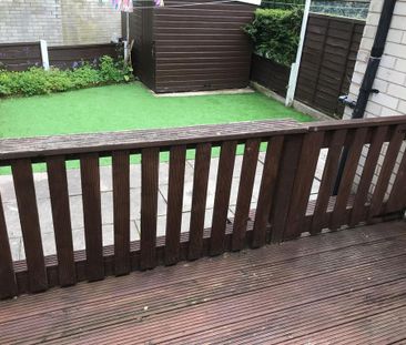 2 bedroom end of terrace house to rent - Photo 3