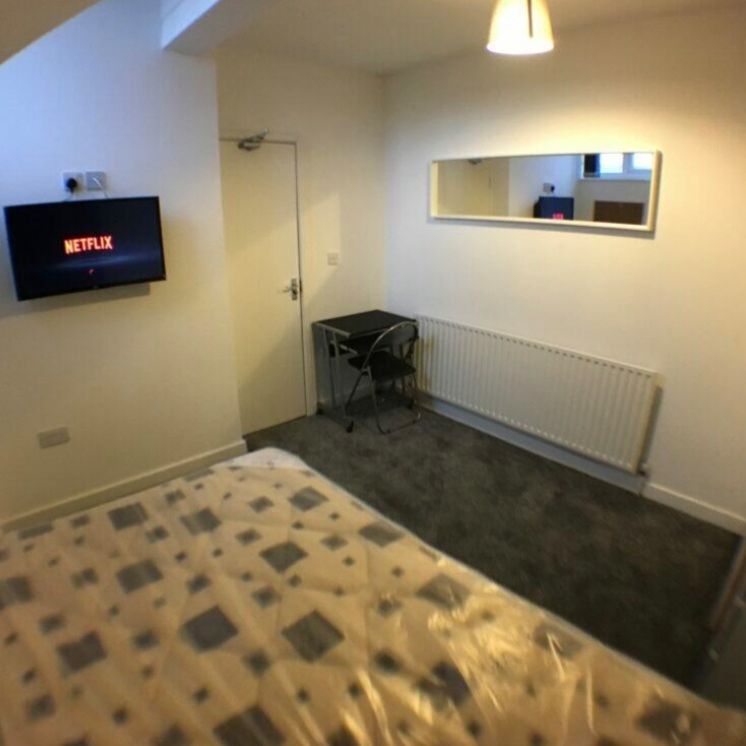 3 Bed - 20 Harold Grove, Hyde Park, Leeds - LS6 1PH - Student/Professional - Photo 1