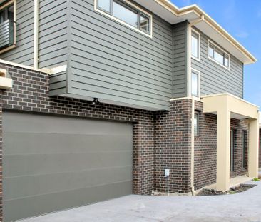 STUNNING BRAND NEW TOWNHOUSE - Photo 3