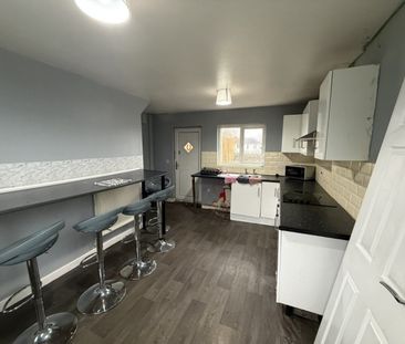 3 bed Terraced - To Let - Photo 4